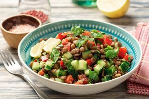 Leicht und frisch: Linsensalat mit Gurke und Paprika