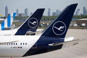 Die Lufthansa hat mit dem Aus für die Tochter Cityline Tausende Verbindungen gestrichen. (Archivbild)