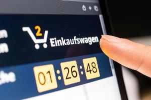 Wer im Internet Verträge abschließt, soll diese künftig einfacher wieder stornieren können. 