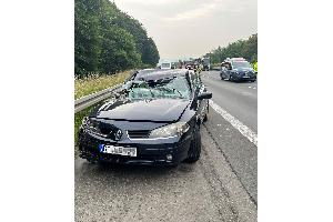 Beschädigter Pkw auf der A 44