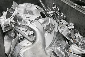 Aluminium aus Autoteilen soll künftig öfter wiederverwendet werden. (Symbolbild)