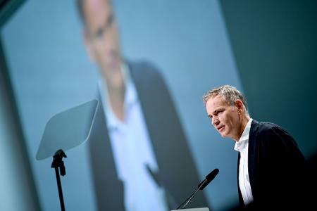 Konzernchef Oliver Blume hatte seine Aktionäre zuletzt 2023 in Präsenz empfangen. (Archivbild)