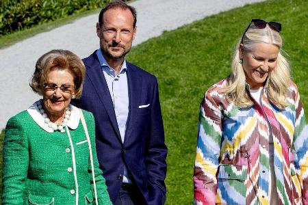 Königin Sonja eilt nach Lungentransplantation zu Mette-Marit
