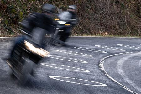 Ein verurteilter Straftäter ist bei einem Freigang mit seinem Motorrad davongefahren. (Symbolbild)