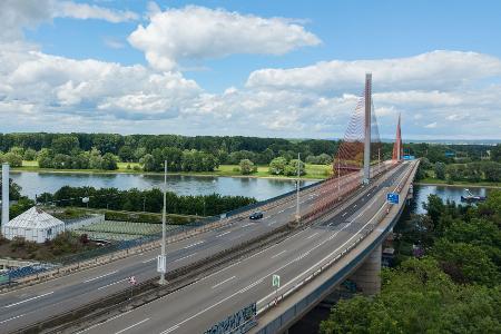 Die Bonner Rheinbrücke wurde Anfang Juni komplett für den Verkehr gesperrt. (Archivbild)