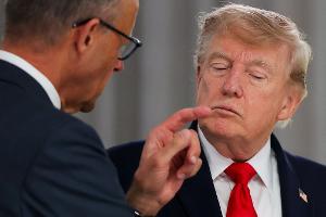 Die Ermittlungen zu Arzneimittelpreisen könnten Spannungen zwischen Merz und Trump auslösen. (Archivbild)