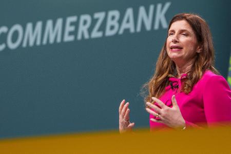Wehrt sich gegen eine feindliche Übernahme: Commerzbank-Chefin Bettina Orlopp. (Archivbild)