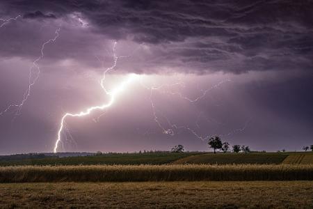 Vor allem im Osten Deutschlands drohen weitere Gewitter.