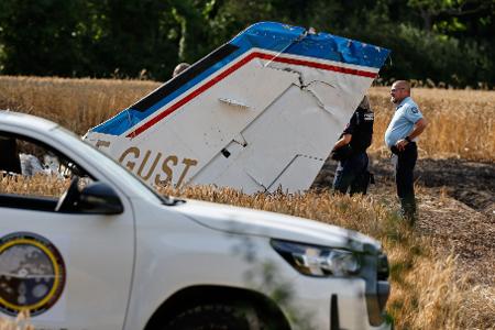 Bei einem Absturz eines Propellerflugzeugs sind zwei Menschen ums Leben gekommen, darunter der Mitgründer der weltweit bekannten Videospielfirma Ubisoft, Claude Guillemot.