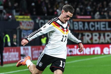 Florian Wirtz - Note: 2,5 - Lenkte das Angriffsspiel der DFB-Elf als kreativer Kopf und hatte isoliert betrachtet viele Szenen auf Weltklasse-Niveau. Fand immer wieder Lösungen gegen das intensive Mittelfeldpressing der Ivorer und setzte gerade Brown oftmals toll in Aktion. Im finalen Drittel fehlte das klare Ergebnis - das lag aber mehr an den Kollegen.