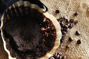 In Garten und Küche: So kann man Kaffeesatz wiederverwenden