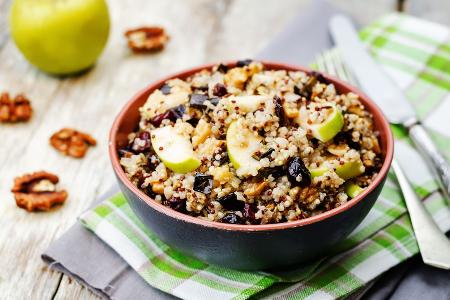Apfel-Quinoa-Mandel-Bowl