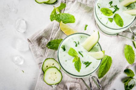 Gurkenkaltschale mit Avocado