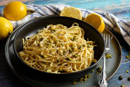 Spaghetti mit Zitronen-Parmesan-Sauce