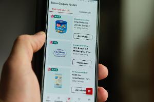 Rewe lockt Kunden mit einem Bonus - der Gesamtpreis der betreffenden Produkte wird nicht angezeigt.