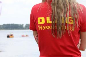 Die DLRG setzt sich für die Sicherheit beim Baden ein. (Symbolbild)