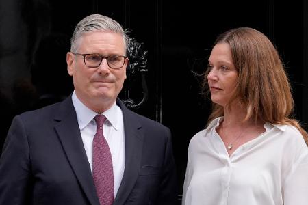 Starmer und seine Frau Victoria. 