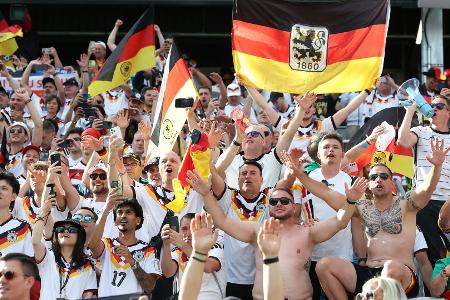 Wegen Regenbogen-Fächer: DFB-Fan in Toronto verprügelt