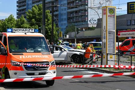 Ein Mensch kam bei dem Unfall ums Leben.