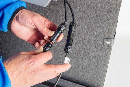 Tragbare Solarmodule Solartaschen Test D J I I B C P OW E R 20 0 F O L DA B L E S O L A R PA N E L
