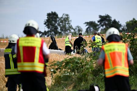 Rettungskräfte waren an der Absturzstelle. 