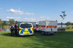 Das Gewässer und der Badestrand wurden für den Rettungseinsatz geräumt.