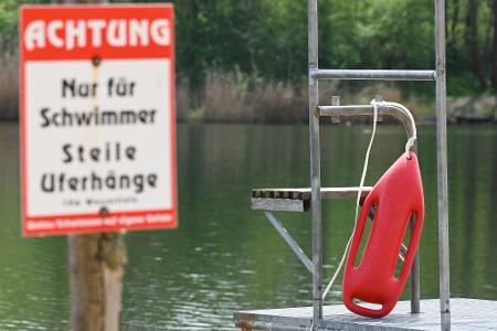 Menschen, die nicht schwimmen können, dürfen sich im Heidebad nicht überall aufhalten. (Archivbild)
