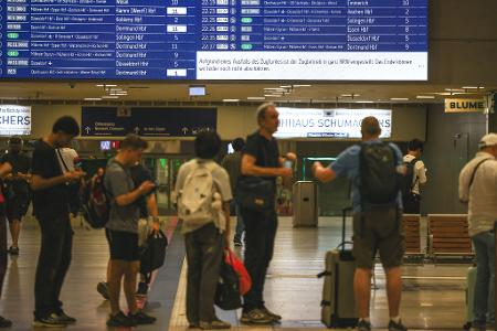 Bahnverkehr wegen Funkstörung bundesweit eingestellt. 