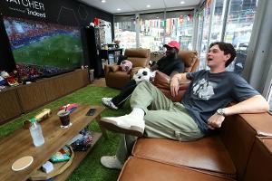 Traumjob am Times Square: 50.000 Dollar fürs Fußball schauen