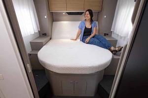 Queensbett, Loungstellung, unten, Frau