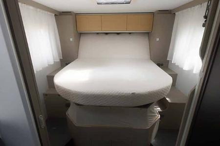 Queensbett, Loungestellung, hochgefahren