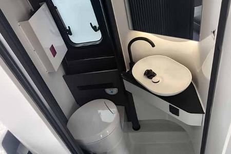Adria Twin Supreme 640 SGX, Bad
