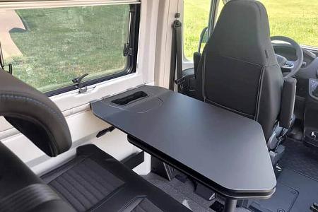 Adria Twin Supreme 640 SGX, Tisch, Sitzgruppe
