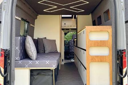 Perfect Van Fox Van, Campingbus, Heck, innen, Lounge