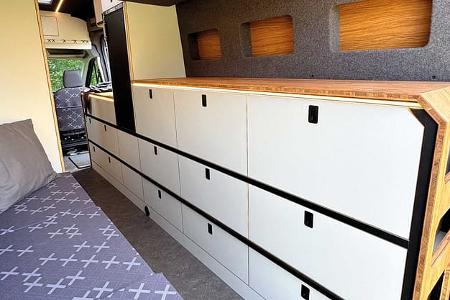 Perfect Van Fox Van, Campingbus, Heck, innen, Schrank