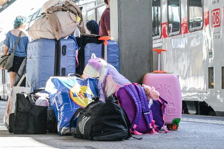 Die Störung im Bahnverkehr konnte gegen 0.30 Uhr behoben werden. Seither rollen die Züge wieder.