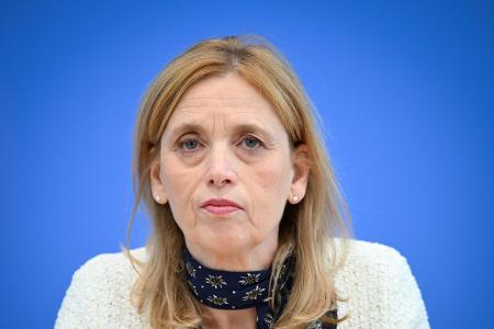 Familienministerin Prien ist für Social-Media-Beschränkungen für Kinder. (Archivbild)