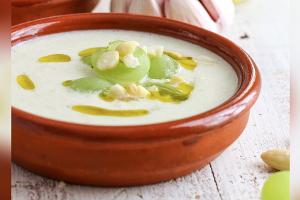 Ajoblanco: Erfrischende Mandelsuppe aus Andalusien