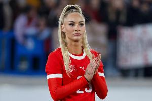 Schweizer Fußballstar Alisha Lehmann hat sich verlobt