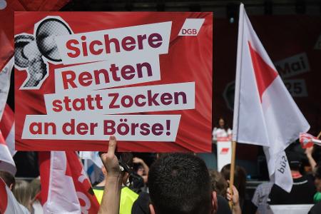 Viele Menschen sorgen sich davor, an der Börse Geld zu verlieren. (Archivbild)