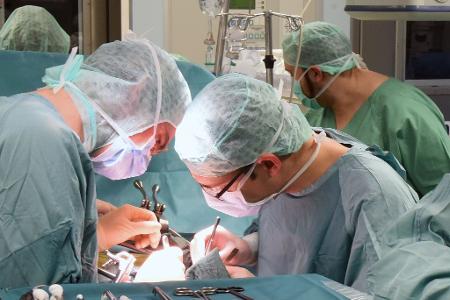 Transplantationen scheitern oft, wenn keine Erklärung zur Spendebereitschaft vorliegt. (Archivbild) 