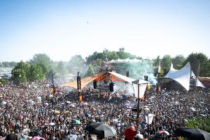 Die Eröffnung der Turmbühne auf dem Fusion-Festival. 