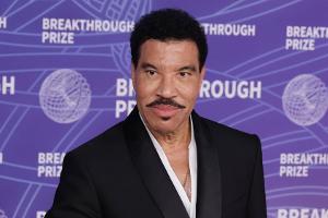 Lionel Richie nach Konzertabbruch offenbar im Krankenhaus