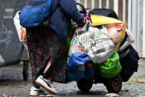 Knapp eine halbe Million Menschen sind von den Kommunen untergebracht, weil sie keine eigene Wohnung haben. (Symbolbild) 
