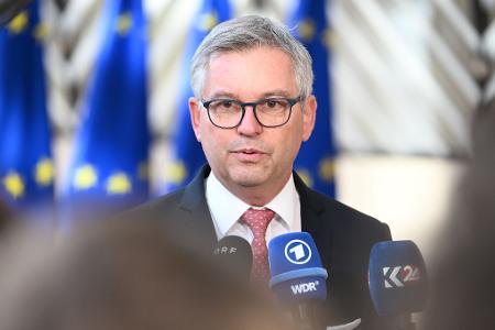 EU-Migrationskommissar Magnus Brunner verkündete Details des Vorschlags in Brüssel. (Archivbild) 