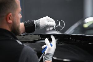 Mercedes-Benz will weiter die Kosten in Deutschland senken. (Archivbild)