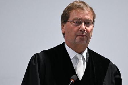 Der Vorsitzende Richter Dirk Sternberg führte den Prozess seit November 2025. 
