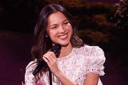 Deutsche Charts: Olivia Rodrigo verteidigt Platz eins