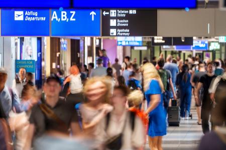 Ferienstart bringt Andrang am Frankfurter Flughafen