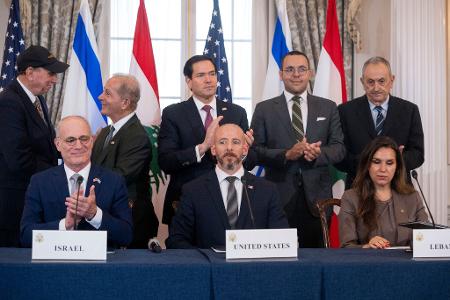 Israel und Libanon verständigen sich auf Rahmenabkommen. 